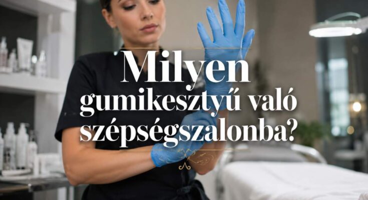 Kozmetikus kék nitril gumikesztyűt húz fel kezelés előtt egy szépségszalonban
